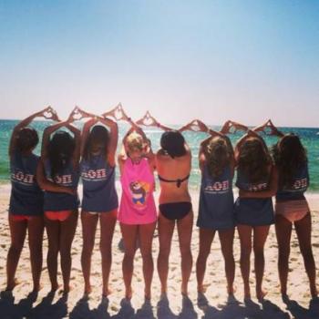 10 Basic Sorority Girl Beach Poses - Greekrank