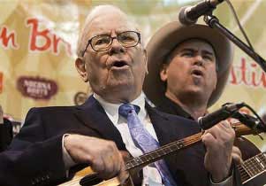 Warren Buffet entertaining a crowd